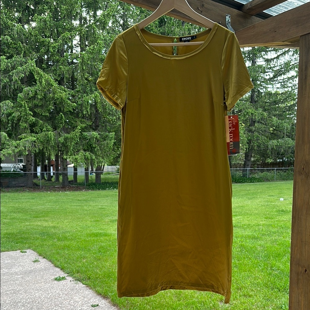 DKNY Donna Karen NY Gold 94% Silk Sheath Midi Dress Short Sleeve Women’s Small